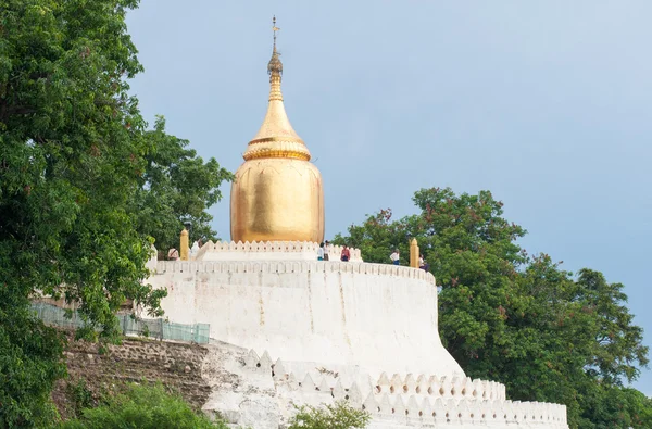 Bu-phaya, the pagoda close to the river in Bagan — Stock Photo, Image