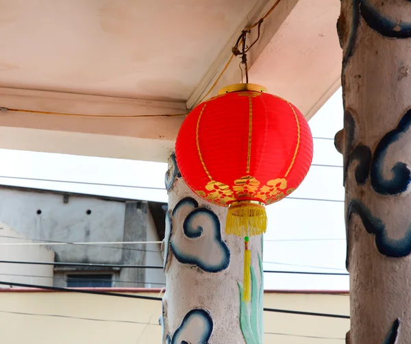 Red lantern hanging in old temple — Stock Photo, Image