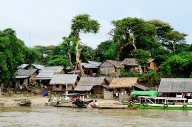 Yerel Birmanya tipik köy sahne