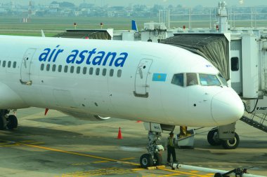 Sivil uçak tan oğlu Nhat Uluslararası Havaalanı'nda otopark