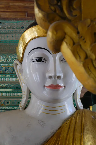 Statue di Buddha a Shwedagon Pagoda, Rangoon / Yangon — Foto Stock