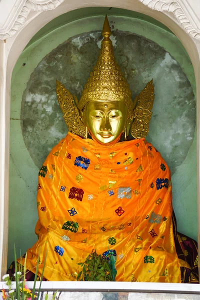 Buddha statyer i Shwedagon Pagoda, Yangon — Stockfoto