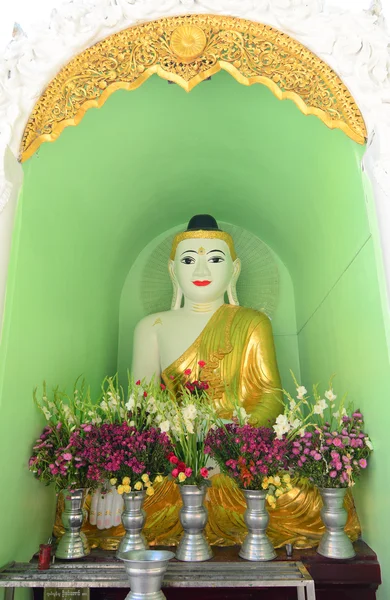 Estátuas de Buda em Shwedagon Pagoda, Rangum — Fotografia de Stock