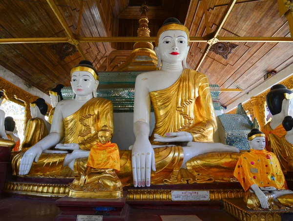 Estatuas de Buda en Shwedagon Pagoda, Rangún — Foto de Stock