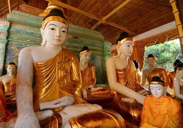 Shwedagon Pagoda, Yangon Buda heykelleri — Stok fotoğraf