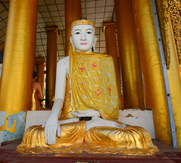 Sochy Buddhy v Shwedagon Pagoda, Yangon — Stock fotografie