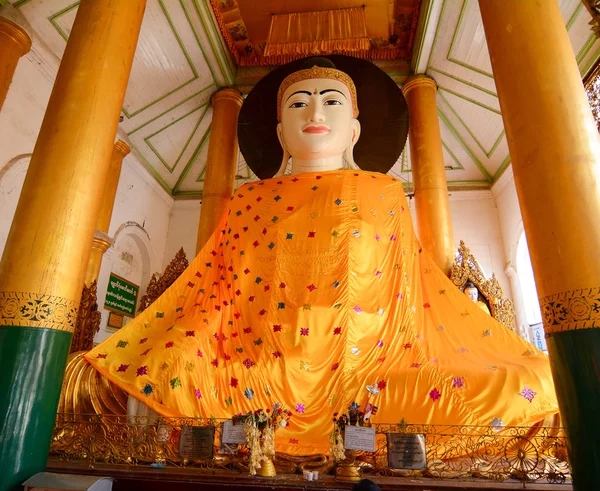 Sochy Buddhy v Shwedagon Pagoda, Yangon — Stock fotografie