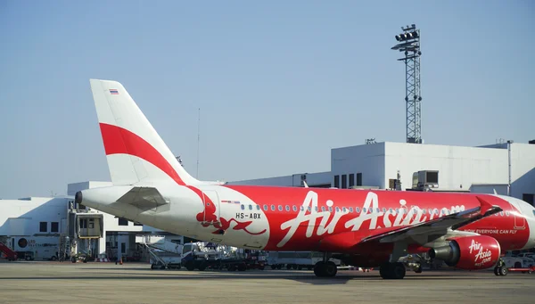 Aerei civili parcheggio presso l'aeroporto internazionale Don Muang — Foto Stock