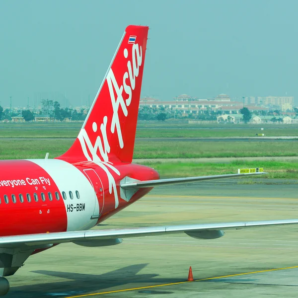 Estacionamiento de aeronaves civiles en el aeropuerto internacional Tan Son Nhat —  Fotos de Stock