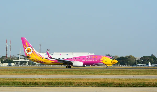 Civila flygplan parkering på Don Muang internationella flygplats — Stockfoto