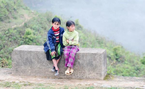 Ethnische hmong Kinder in sapa, Vietnam — Stockfoto