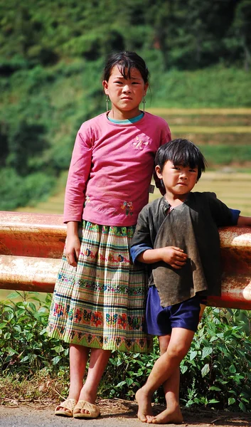 Etnikai Hmong gyermekek Vietnamban, a Sapa — Stock Fotó