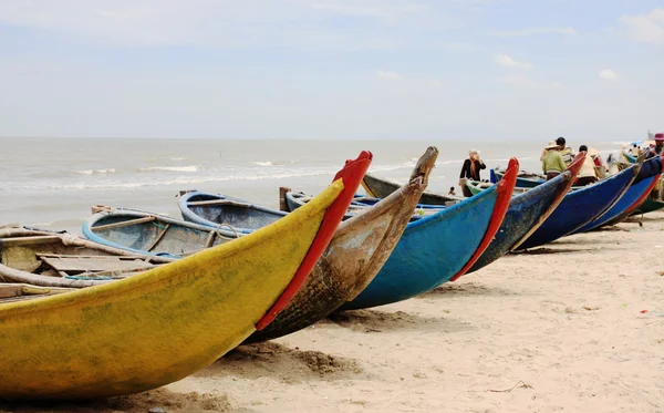 Bateaux de pêche colorés — Photo