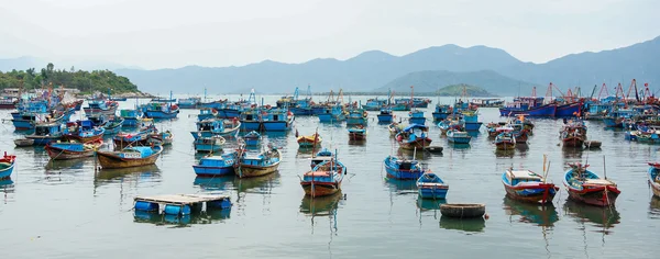 Barcos de pesca coloridos — Fotografia de Stock