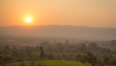 Tepede gün batımı