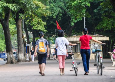 Hoan Kiem Gölü görünümünü köşe