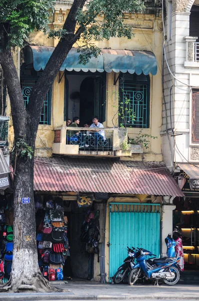 Hanoi sokakta dar evleri — Stok fotoğraf