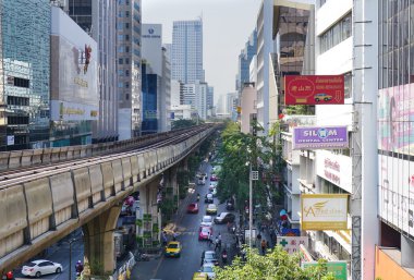 Silom satır Skytrain