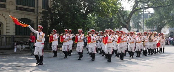 Orquesta de bronce policial en Hanoi —  Fotos de Stock