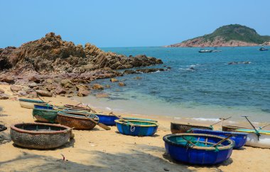 Güzel plajda kabile tekneler