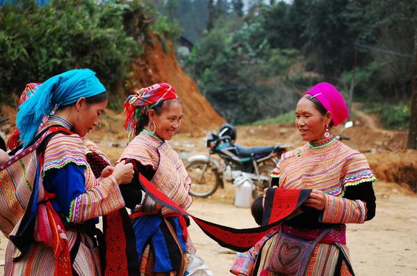 Hmong nők egy olyan piacon, a Sapa — Stock Fotó