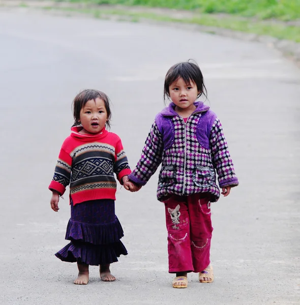 Enfants Hmong ethniques à Sapa, Vietnam — Photo