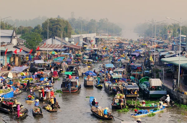 Nga Nam mercado flotante en la salida del sol —  Fotos de Stock