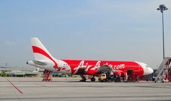 Estacionamiento de aeronaves civiles en el aeropuerto internacional Don Muang — Foto de Stock