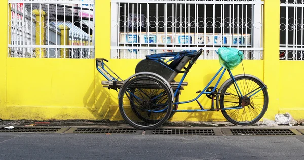 Ciclo riquixá (ciclo) estacionamento em Saigão — Fotografia de Stock