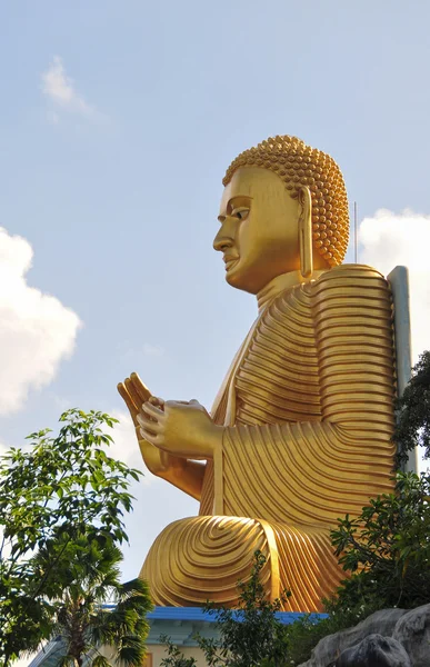 Estátua de Buda em Templo Dourado em Dambulla — Fotografia de Stock