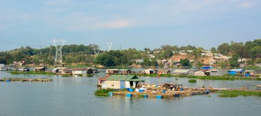 Güç hattı Gölü üzerinden, pitoresk yatay