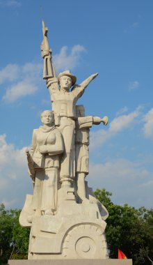 Heykel ve Vietnamca anıt asker