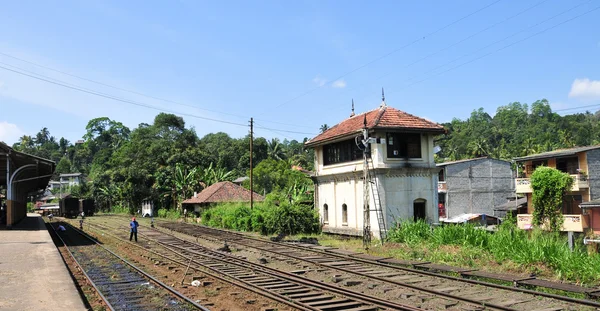 Ferrocarril y estación en Sri Lanka — Foto de Stock