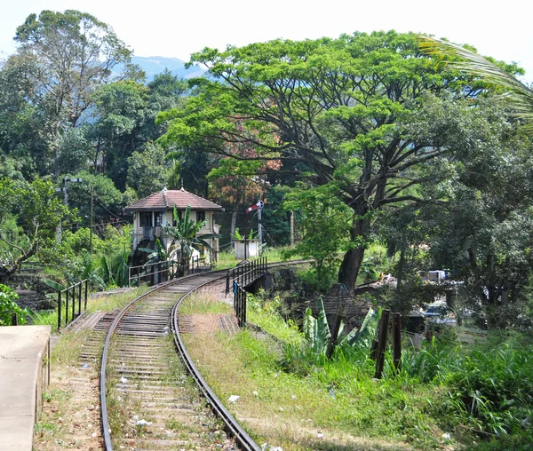 Ferrocarril y estación en Sri Lanka — Foto de Stock