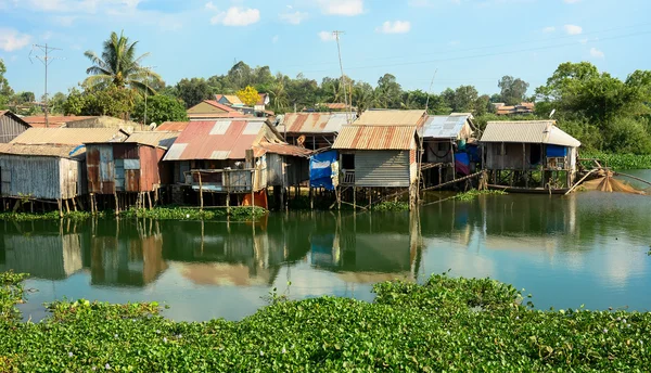 Capanne e case abusive colorate a Saigon — Foto Stock