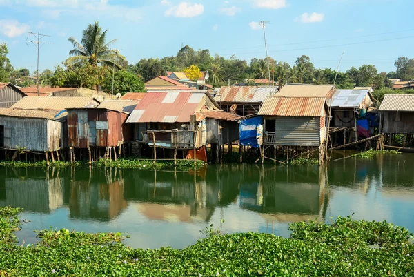 Capanne e case abusive colorate a Saigon — Foto Stock