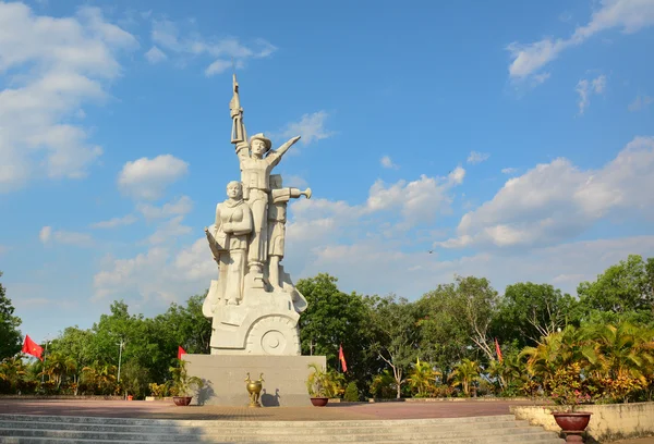 Statue and monument of Vietnamese soldier — Stock Photo, Image