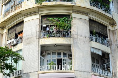 Fransız koloni binasında kentsel görünümü