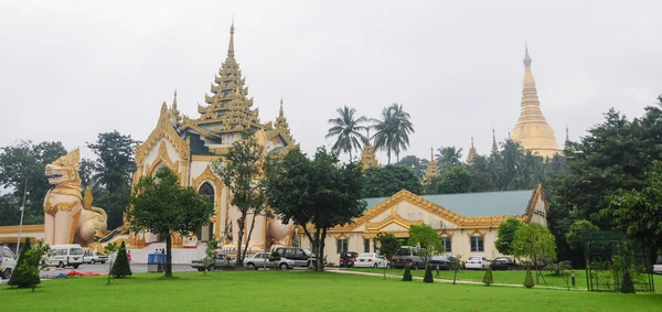 Shwedagon paya em yangon — Fotografia de Stock