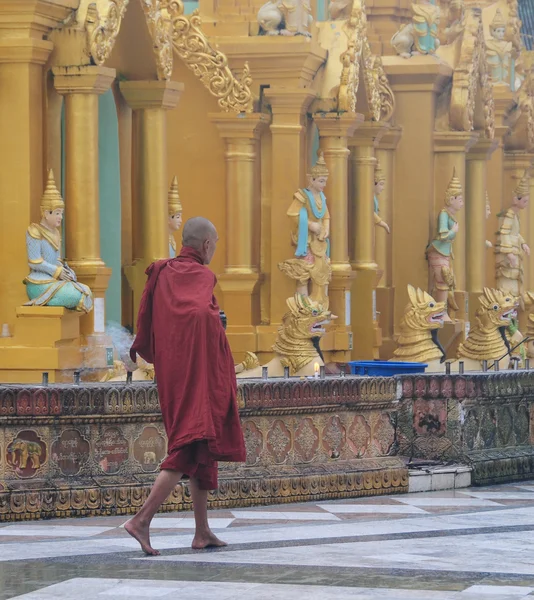 Shwedagon pagoda in Yangon, Myanmar — Foto de Stock