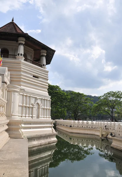 Temple of the Sacred Tooth Relic in Kandy — Stock Photo, Image