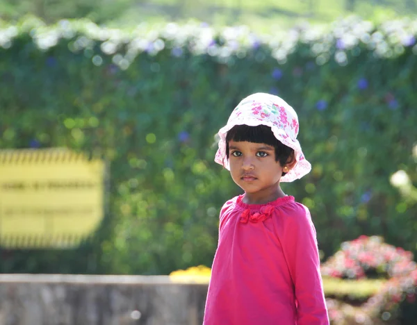 Sri-lankanisches Mädchen in kandy city — Stockfoto