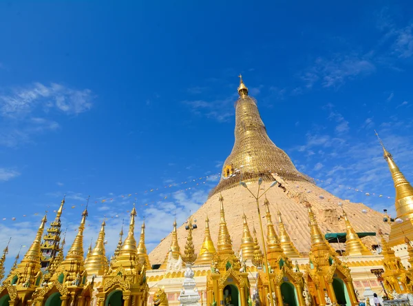 Top of golden stupa at Shwedagon pagoda — Stock Photo, Image