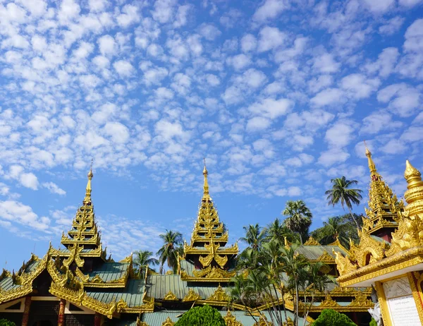 Top of golden stupa at Shwedagon pagoda — Stock Photo, Image