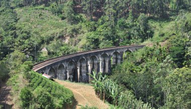 Sri Lanka 'da dokuz kemer köprüsü