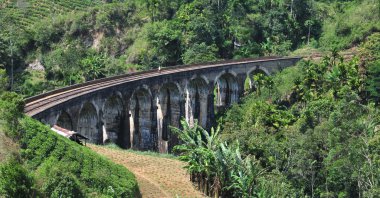 Sri Lanka 'da dokuz kemer köprüsü