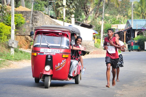 Students participate in the local marathon in Sri Lanka — Stock Photo, Image