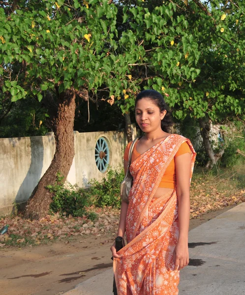 Mulheres vestidas de sari na rua — Fotografia de Stock