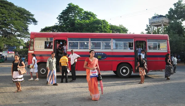 Regelbundna bussar från Hikkaduwa till Galle — Stockfoto