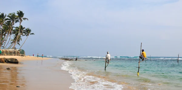 Pescadores inclinados do Sri Lanka — Fotografia de Stock